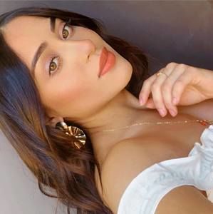 Meet your Posher, Ana